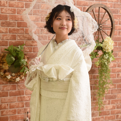 成人振袖スタジオパックのイメージ写真：振袖を着ている女性の写真