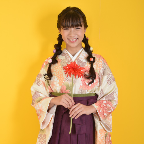 小学生卒業袴スタジオパックのイメージ写真：袴を着ている女の子の写真