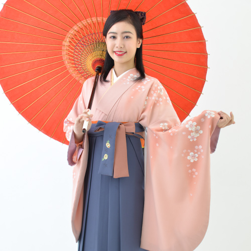 卒業袴 お出かけパックのイメージ写真：袴を着ている女性の写真