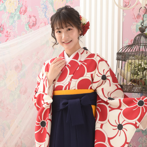 小学生卒業袴お出かけパックの写真：袴を着ている女の子の写真
